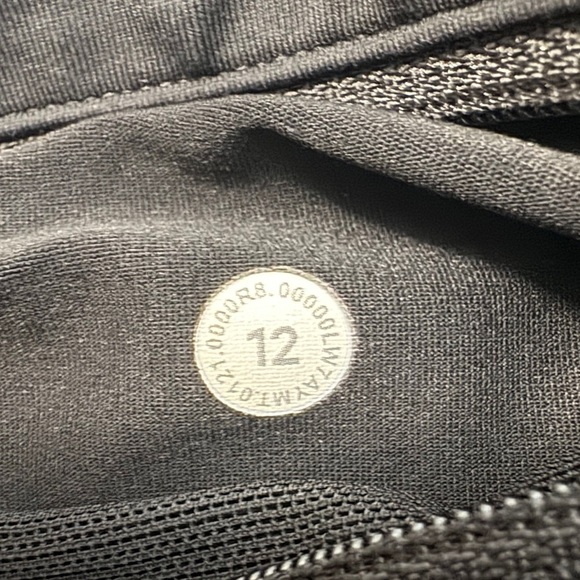 Lululemon Speed Up Short Long *4" Updated Fit in Black - Picture 6 of 8